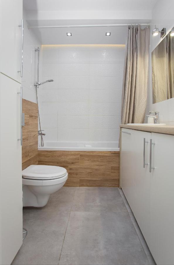 Urban Jungle Apartment In The City Center Бялисток Екстериор снимка