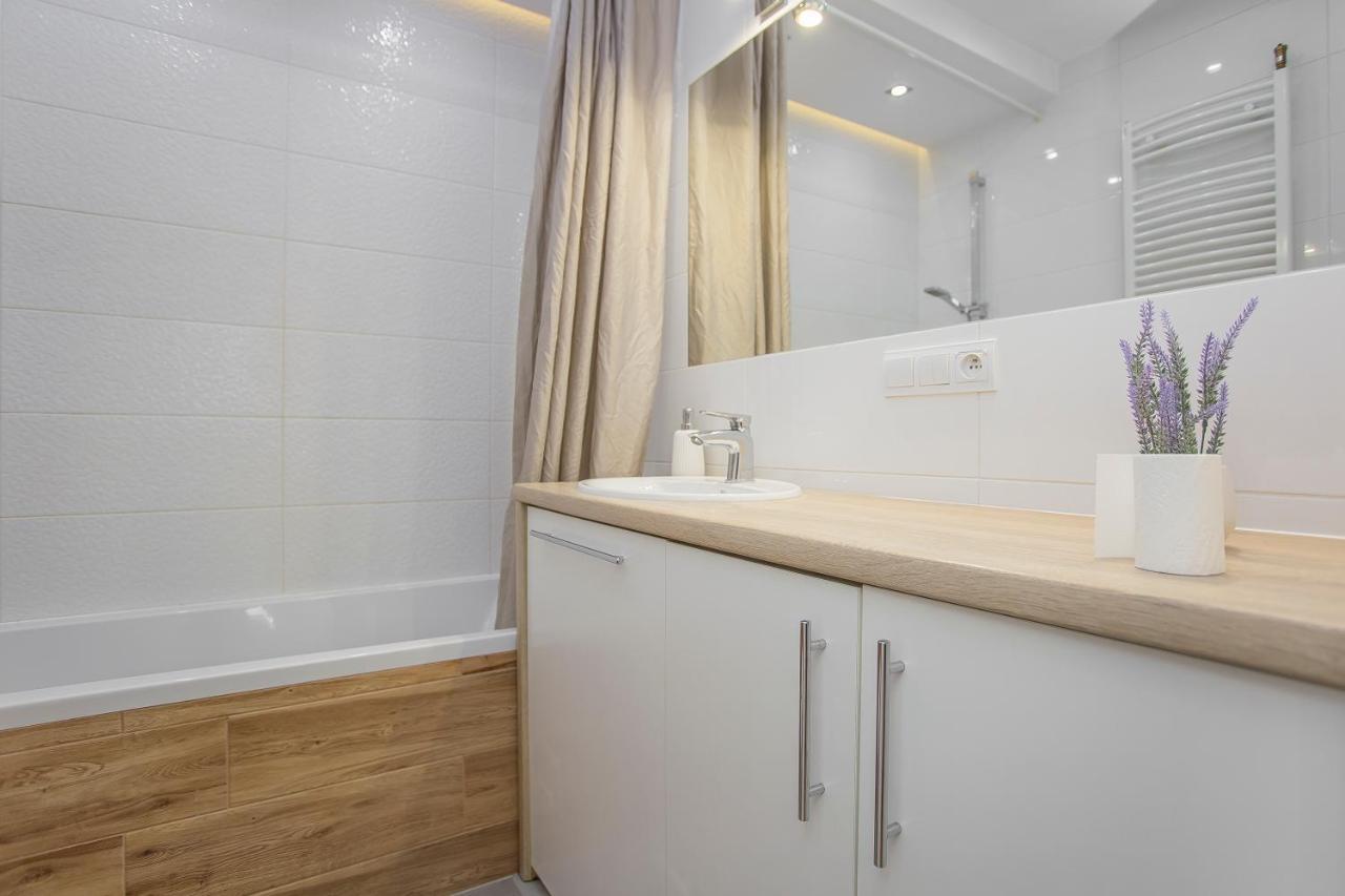Urban Jungle Apartment In The City Center Бялисток Екстериор снимка