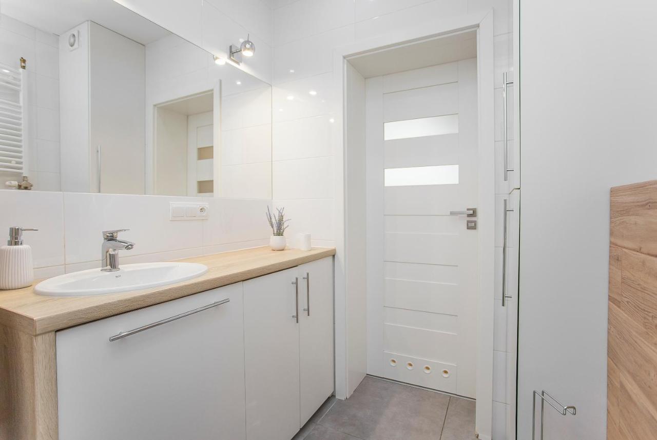 Urban Jungle Apartment In The City Center Бялисток Екстериор снимка